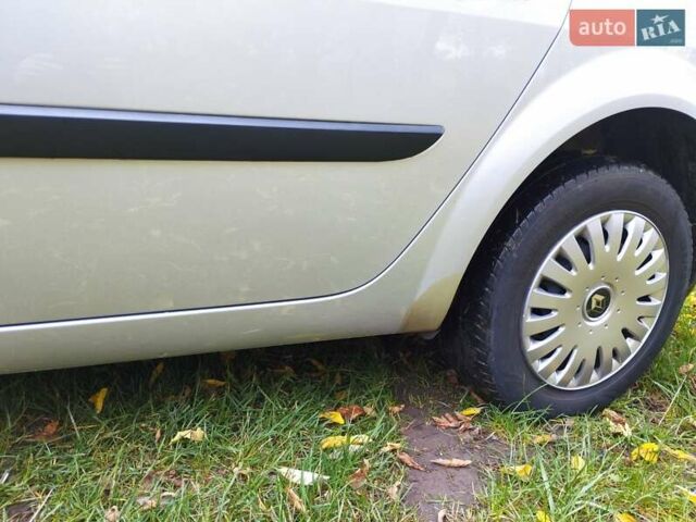 Рено Меган 2005 в Смеле на Automoto.ua Серый Рено Меган, объемом двигателя 1.39 л и пробегом 157 тыс. км за 4900 $, фото 4 на Automoto.ua