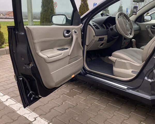 Серый Рено Меган, объемом двигателя 1.6 л и пробегом 240 тыс. км за 4500 $, фото 5 на Automoto.ua