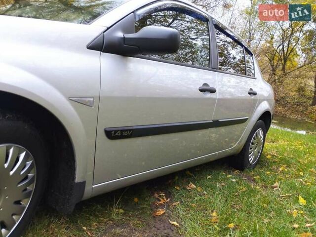Рено Меган 2005 в Смеле на Automoto.ua Серый Рено Меган, объемом двигателя 1.39 л и пробегом 157 тыс. км за 4900 $, фото 5 на Automoto.ua
