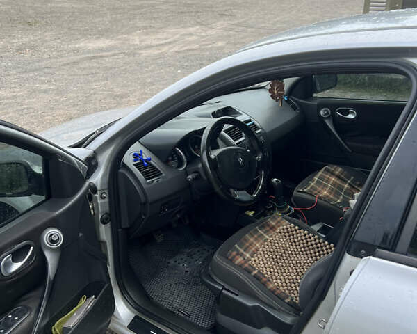 Серый Рено Меган, объемом двигателя 1.6 л и пробегом 246 тыс. км за 4100 $, фото 8 на Automoto.ua