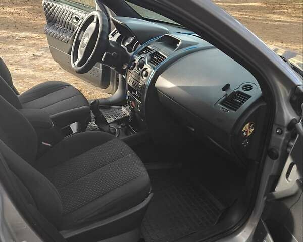 Сірий Рено Меган, об'ємом двигуна 1.39 л та пробігом 270 тис. км за 4100 $, фото 5 на Automoto.ua