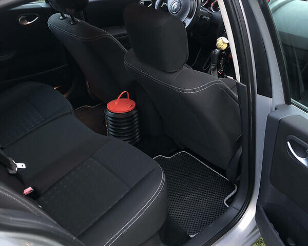 Серый Рено Меган, объемом двигателя 1.6 л и пробегом 235 тыс. км за 5500 $, фото 8 на Automoto.ua