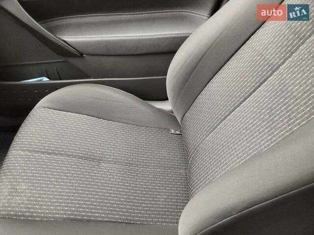 Рено Меган 2005 в Смеле на Automoto.ua Серый Рено Меган, объемом двигателя 1.39 л и пробегом 157 тыс. км за 4900 $, фото 20 на Automoto.ua