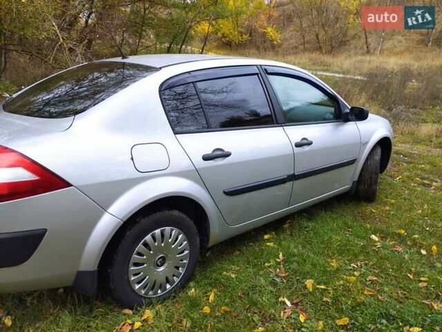 Рено Меган 2005 в Смеле на Automoto.ua Серый Рено Меган, объемом двигателя 1.39 л и пробегом 157 тыс. км за 4900 $, фото 1 на Automoto.ua