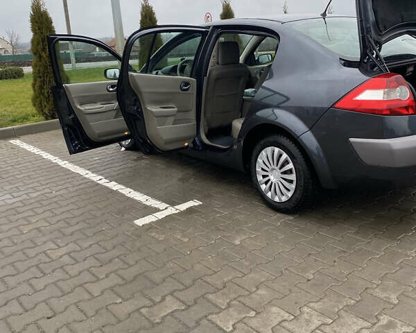 Серый Рено Меган, объемом двигателя 1.6 л и пробегом 240 тыс. км за 4500 $, фото 3 на Automoto.ua