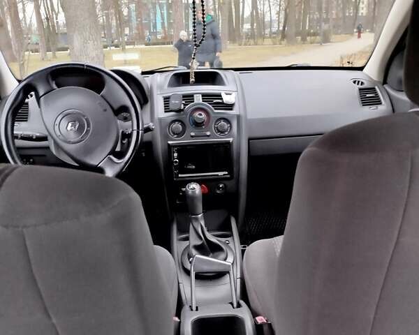 Серый Рено Меган, объемом двигателя 1.6 л и пробегом 244 тыс. км за 3200 $, фото 6 на Automoto.ua