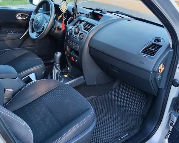 Серый Рено Меган, объемом двигателя 1.6 л и пробегом 174 тыс. км за 5500 $, фото 10 на Automoto.ua