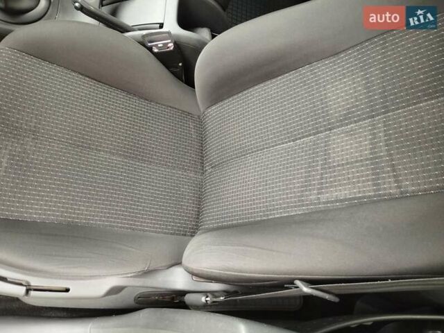 Рено Меган 2005 в Смеле на Automoto.ua Серый Рено Меган, объемом двигателя 1.39 л и пробегом 157 тыс. км за 4900 $, фото 18 на Automoto.ua