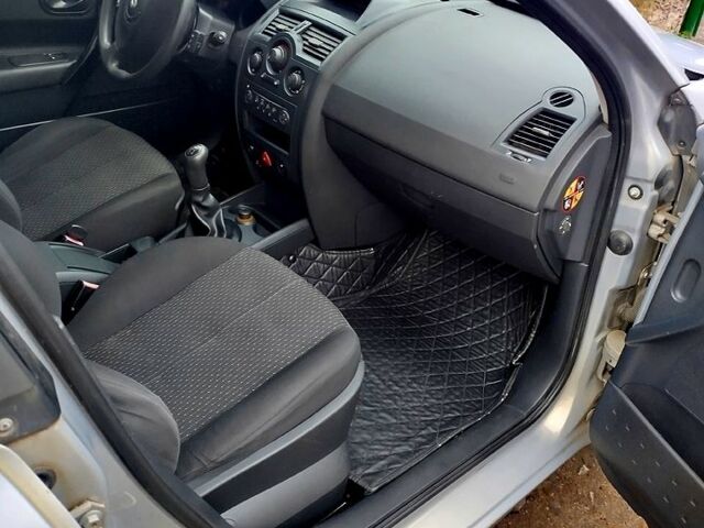 Серый Рено Меган, объемом двигателя 1.4 л и пробегом 250 тыс. км за 3600 $, фото 2 на Automoto.ua