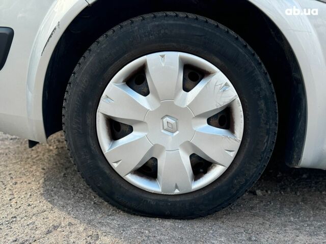 Серый Рено Меган, объемом двигателя 1.6 л и пробегом 132 тыс. км за 4780 $, фото 10 на Automoto.ua