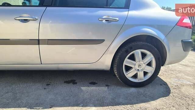 Серый Рено Меган, объемом двигателя 1.6 л и пробегом 175 тыс. км за 4900 $, фото 4 на Automoto.ua