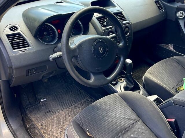 Серый Рено Меган, объемом двигателя 1.6 л и пробегом 0 тыс. км за 3700 $, фото 3 на Automoto.ua