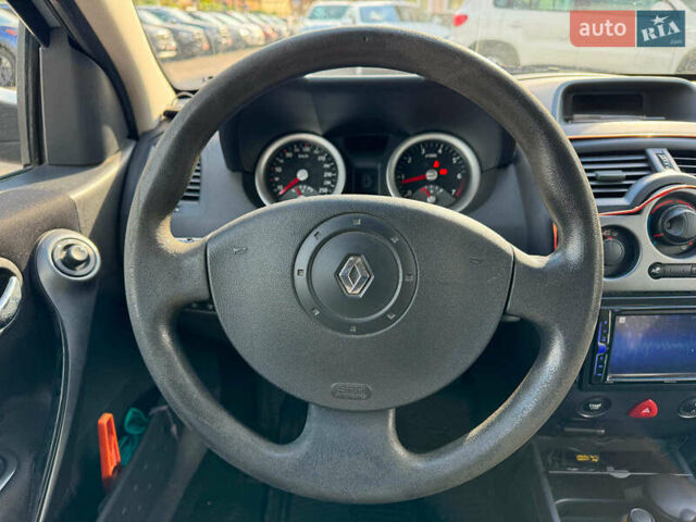 Серый Рено Меган, объемом двигателя 1.6 л и пробегом 132 тыс. км за 4780 $, фото 24 на Automoto.ua