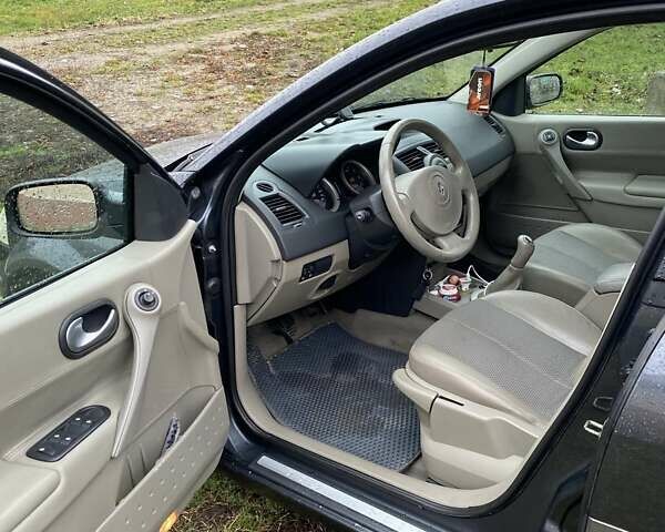 Серый Рено Меган, объемом двигателя 1.6 л и пробегом 254 тыс. км за 4800 $, фото 2 на Automoto.ua