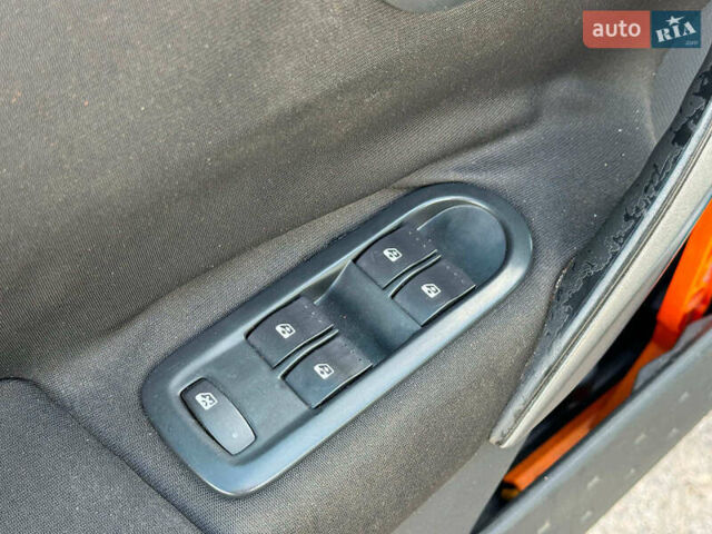 Серый Рено Меган, объемом двигателя 1.6 л и пробегом 132 тыс. км за 4780 $, фото 12 на Automoto.ua