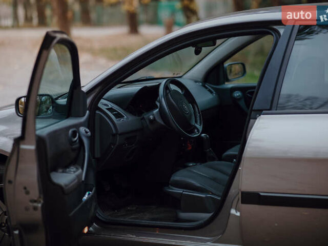 Сірий Рено Меган, об'ємом двигуна 1.6 л та пробігом 340 тис. км за 5900 $, фото 9 на Automoto.ua