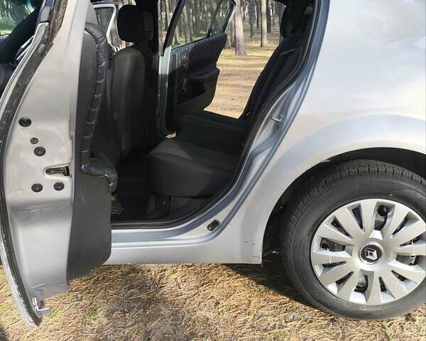 Сірий Рено Меган, об'ємом двигуна 1.39 л та пробігом 270 тис. км за 4100 $, фото 8 на Automoto.ua