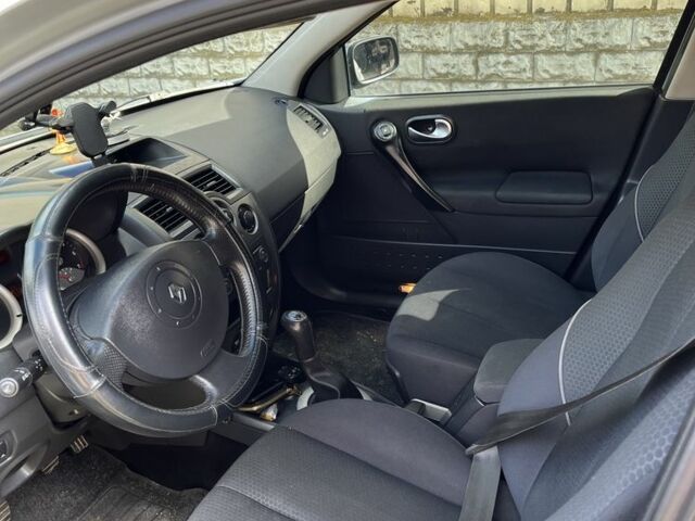 Серый Рено Меган, объемом двигателя 1.6 л и пробегом 274 тыс. км за 4300 $, фото 3 на Automoto.ua