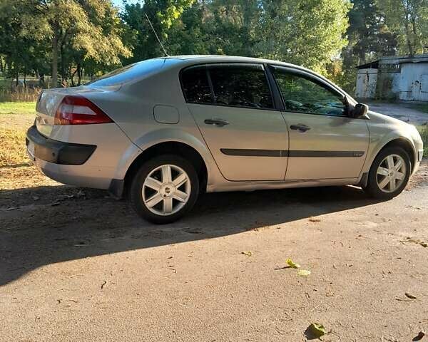 Серый Рено Меган, объемом двигателя 0 л и пробегом 170 тыс. км за 4700 $, фото 1 на Automoto.ua