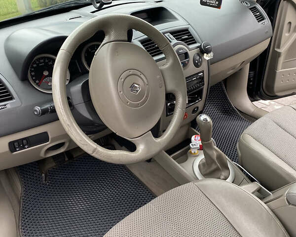 Серый Рено Меган, объемом двигателя 1.6 л и пробегом 240 тыс. км за 4500 $, фото 19 на Automoto.ua