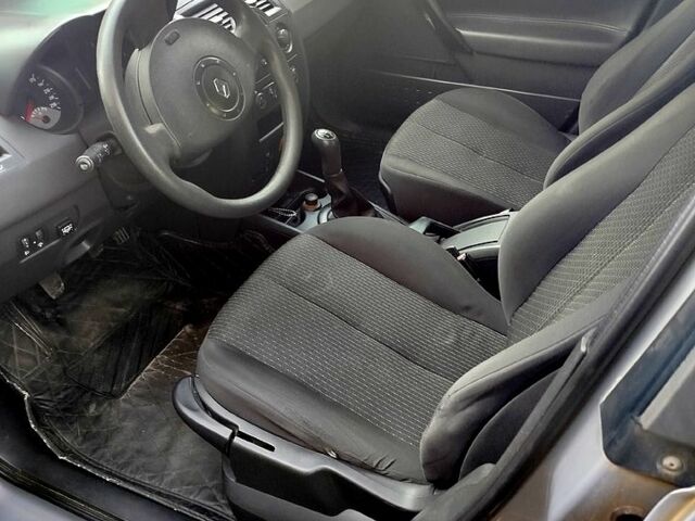 Серый Рено Меган, объемом двигателя 1.4 л и пробегом 250 тыс. км за 3600 $, фото 9 на Automoto.ua