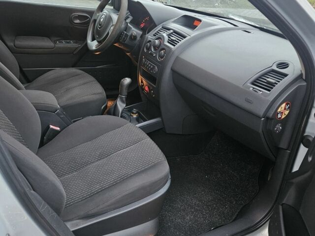 Серый Рено Меган, объемом двигателя 1.6 л и пробегом 238 тыс. км за 4350 $, фото 6 на Automoto.ua