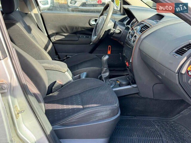 Серый Рено Меган, объемом двигателя 1.6 л и пробегом 132 тыс. км за 4780 $, фото 22 на Automoto.ua