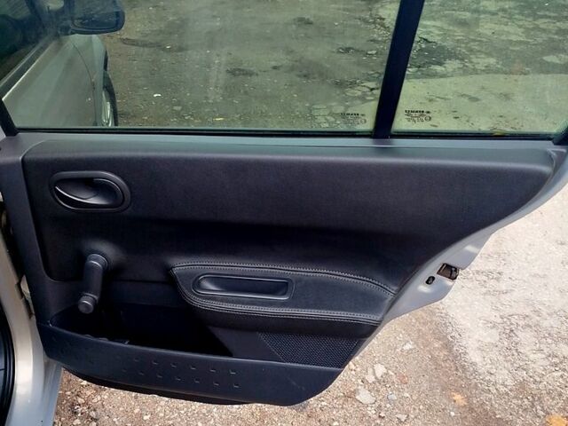 Серый Рено Меган, объемом двигателя 1.4 л и пробегом 250 тыс. км за 3600 $, фото 4 на Automoto.ua