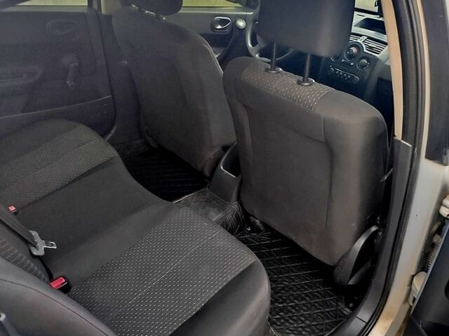 Серый Рено Меган, объемом двигателя 1.4 л и пробегом 250 тыс. км за 3600 $, фото 5 на Automoto.ua