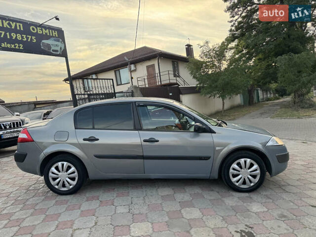 Сірий Рено Меган, об'ємом двигуна 1.6 л та пробігом 300 тис. км за 3699 $, фото 7 на Automoto.ua