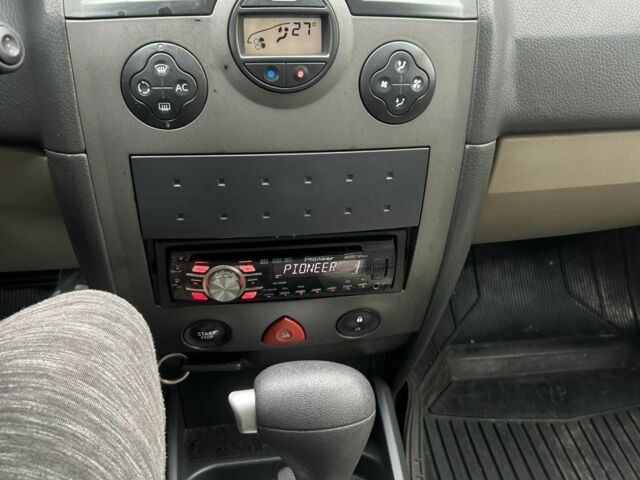 Серый Рено Меган, объемом двигателя 1.6 л и пробегом 317 тыс. км за 3900 $, фото 18 на Automoto.ua