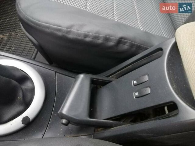 Серый Рено Меган, объемом двигателя 1.6 л и пробегом 235 тыс. км за 3700 $, фото 10 на Automoto.ua
