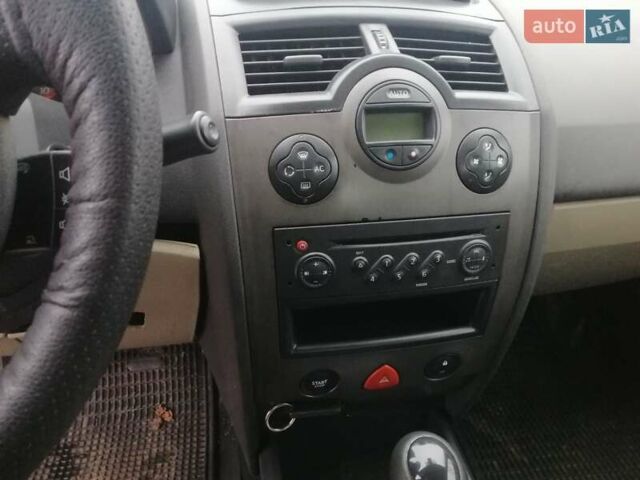 Серый Рено Меган, объемом двигателя 1.6 л и пробегом 235 тыс. км за 3700 $, фото 9 на Automoto.ua