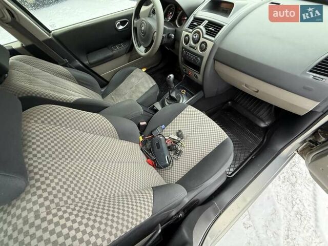 Сірий Рено Меган, об'ємом двигуна 1.6 л та пробігом 204 тис. км за 5500 $, фото 51 на Automoto.ua