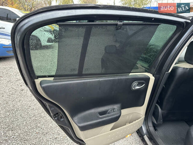 Сірий Рено Меган, об'ємом двигуна 1.6 л та пробігом 200 тис. км за 4600 $, фото 8 на Automoto.ua