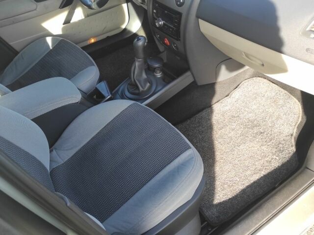 Серый Рено Меган, объемом двигателя 1.6 л и пробегом 188 тыс. км за 4399 $, фото 7 на Automoto.ua