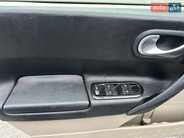 Сірий Рено Меган, об'ємом двигуна 1.6 л та пробігом 200 тис. км за 4600 $, фото 19 на Automoto.ua