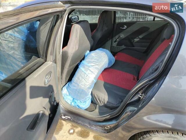 Сірий Рено Меган, об'ємом двигуна 1.39 л та пробігом 250 тис. км за 4000 $, фото 12 на Automoto.ua