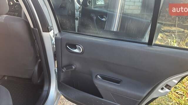 Серый Рено Меган, объемом двигателя 1.39 л и пробегом 268 тыс. км за 4100 $, фото 8 на Automoto.ua