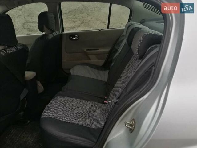 Серый Рено Меган, объемом двигателя 1.6 л и пробегом 235 тыс. км за 3700 $, фото 7 на Automoto.ua