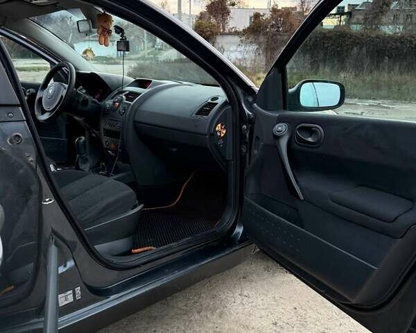 Серый Рено Меган, объемом двигателя 1.6 л и пробегом 217 тыс. км за 4500 $, фото 15 на Automoto.ua