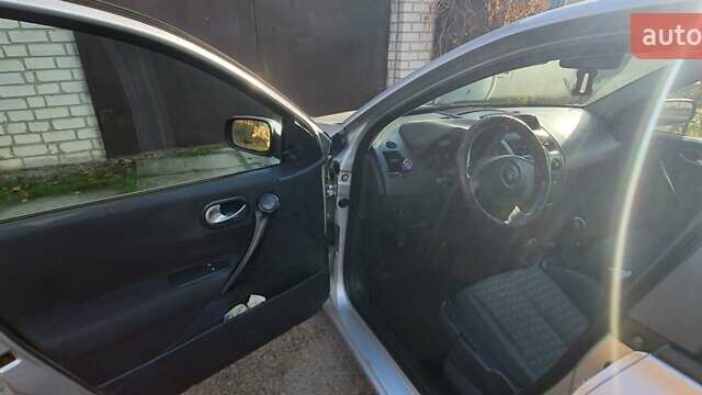 Серый Рено Меган, объемом двигателя 1.39 л и пробегом 268 тыс. км за 4100 $, фото 3 на Automoto.ua