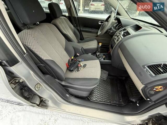 Сірий Рено Меган, об'ємом двигуна 1.6 л та пробігом 204 тис. км за 5500 $, фото 46 на Automoto.ua