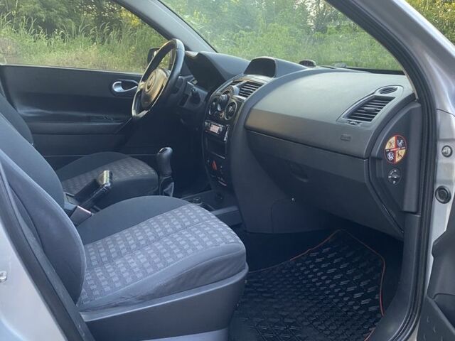 Серый Рено Меган, объемом двигателя 1.4 л и пробегом 309 тыс. км за 4200 $, фото 10 на Automoto.ua