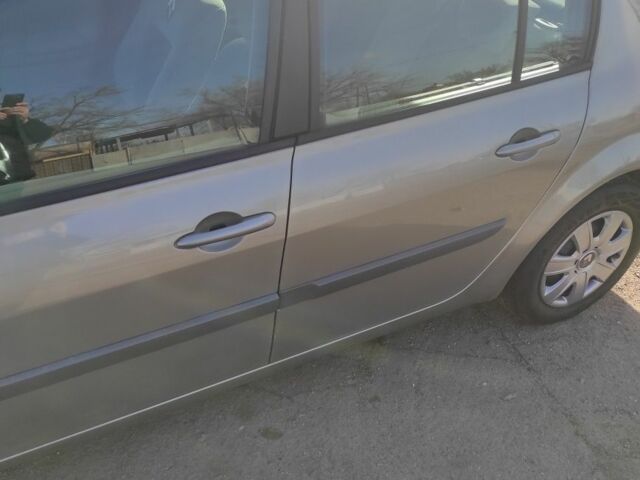 Серый Рено Меган, объемом двигателя 1.6 л и пробегом 188 тыс. км за 4399 $, фото 2 на Automoto.ua