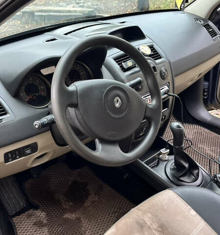 Рено Меган 2007 в Киеве на Automoto.ua Серый Рено Меган, объемом двигателя 1.6 л и пробегом 227 тыс. км за 5300 $, фото 12 на Automoto.ua