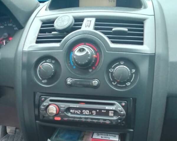 Рено Меган 2007 у Устиновке на Automoto.ua Сірий Рено Меган, об'ємом двигуна 1.4 л та пробігом 266 тис. км за 5600 $, фото 5 на Automoto.ua