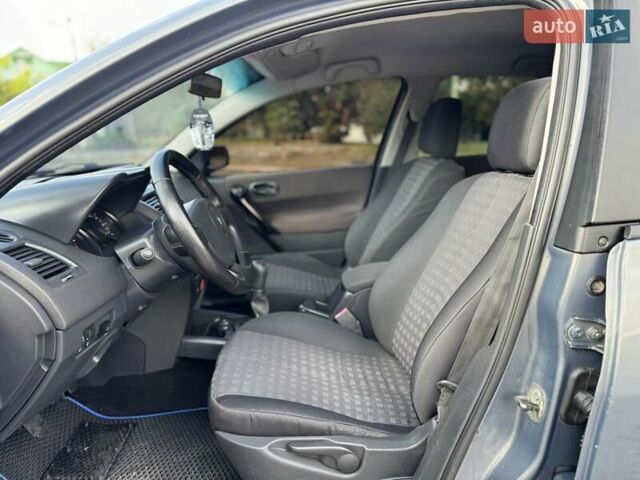 Серый Рено Меган, объемом двигателя 1.4 л и пробегом 338 тыс. км за 3999 $, фото 20 на Automoto.ua
