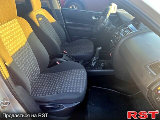 Рено Меган 2007 у Первомайськ на Automoto.ua Сірий Рено Меган, об'ємом двигуна 1.4 л та пробігом 180 тис. км за 4199 $, фото 5 на Automoto.ua