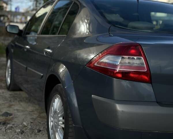 Серый Рено Меган, объемом двигателя 2 л и пробегом 258 тыс. км за 4500 $, фото 5 на Automoto.ua